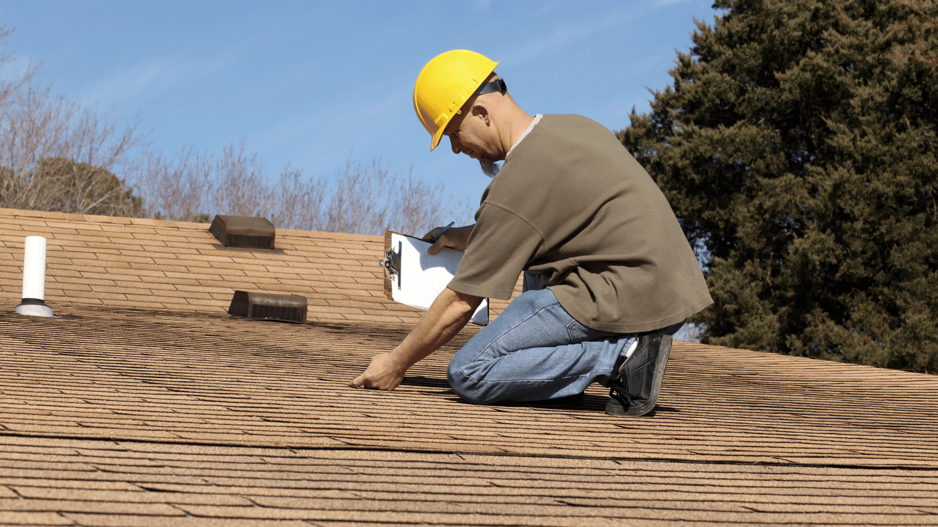 a roofing expert assessing the roof completely